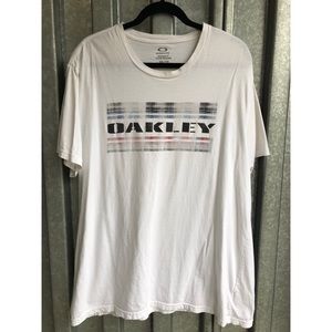 10/$30💵 Oakley Casual Tee Sz XXL